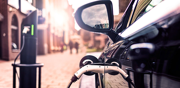 E-Auto an einer Ladestation
